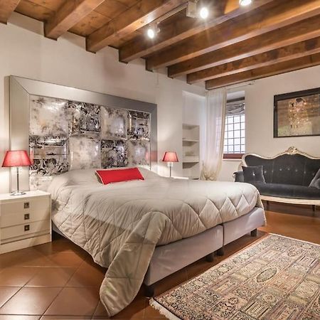 Residenza Angels @Piazzadelleerbe Apartment Verona Bagian luar foto