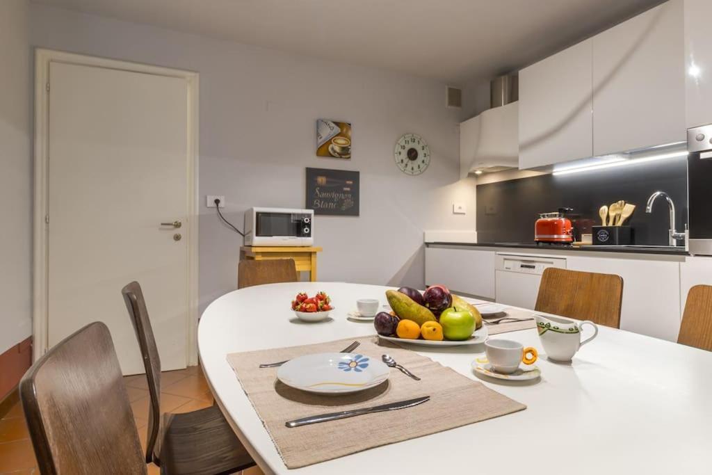 Residenza Angels @Piazzadelleerbe Apartment Verona Bagian luar foto