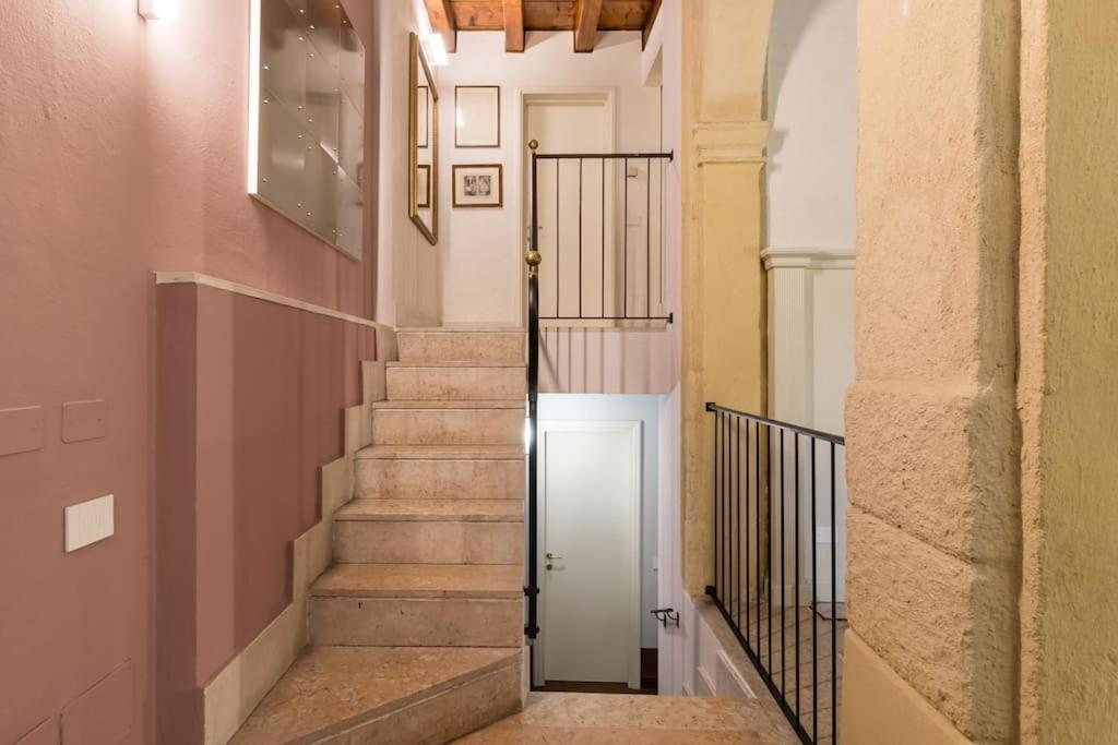 Residenza Angels @Piazzadelleerbe Apartment Verona Bagian luar foto
