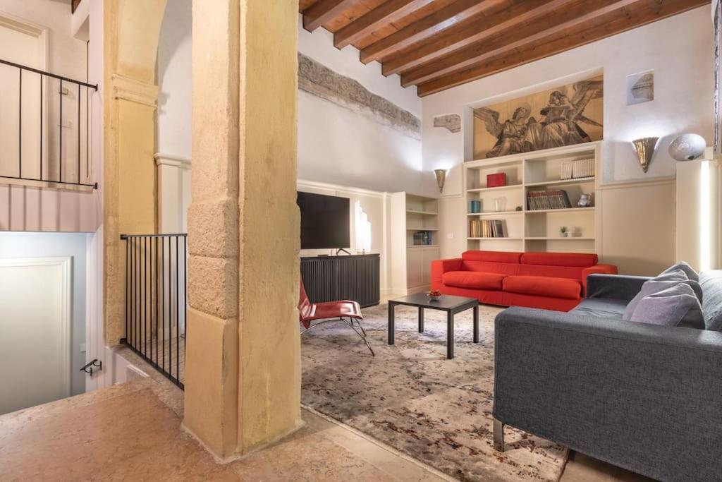 Residenza Angels @Piazzadelleerbe Apartment Verona Bagian luar foto