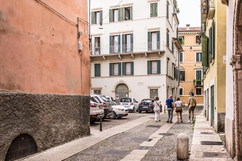 Residenza Angels @Piazzadelleerbe Apartment Verona Bagian luar foto