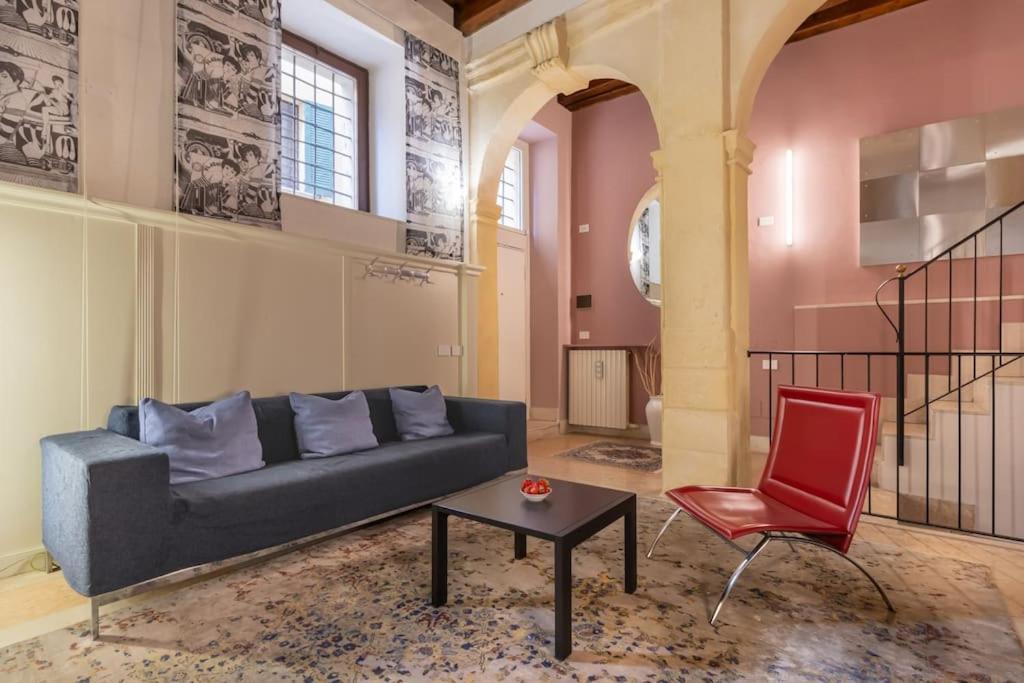 Residenza Angels @Piazzadelleerbe Apartment Verona Bagian luar foto