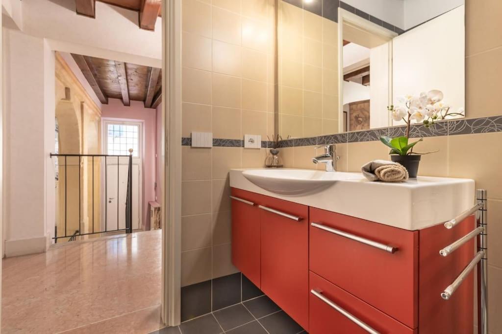 Residenza Angels @Piazzadelleerbe Apartment Verona Bagian luar foto