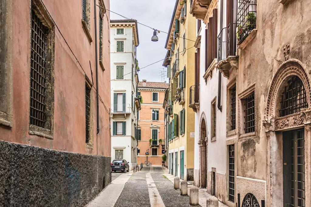 Residenza Angels @Piazzadelleerbe Apartment Verona Bagian luar foto