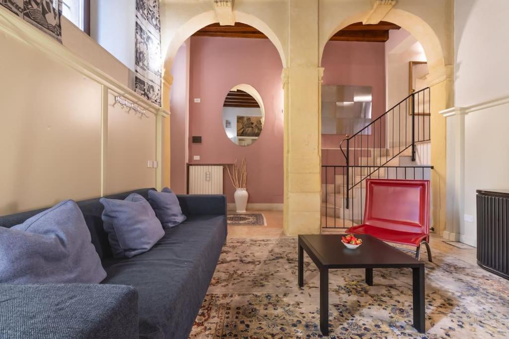 Residenza Angels @Piazzadelleerbe Apartment Verona Bagian luar foto