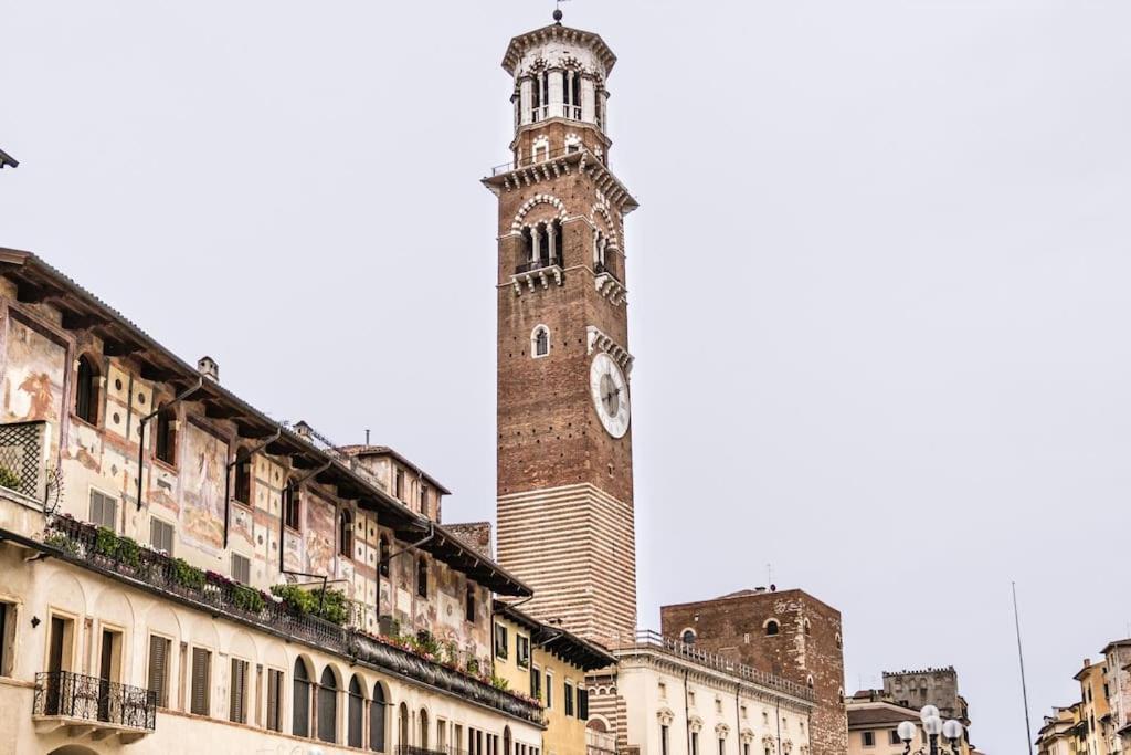 Residenza Angels @Piazzadelleerbe Apartment Verona Bagian luar foto